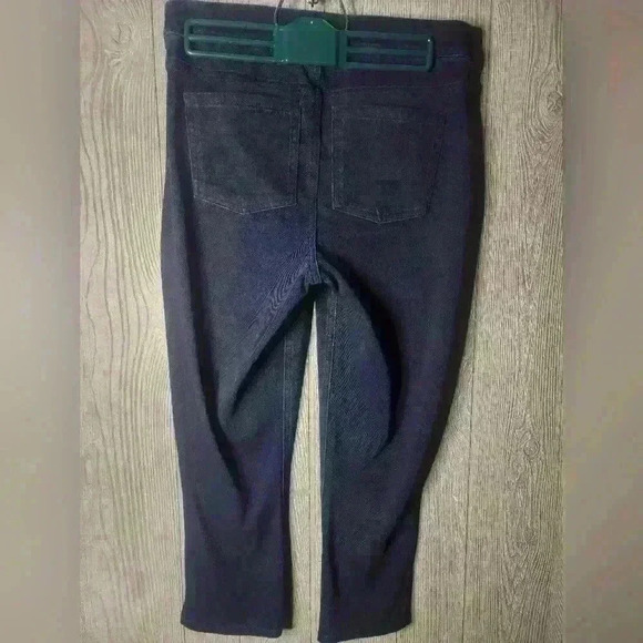Womens Spanx Dark wash Capris. SIZE MEDUIM. - Picture 2 of 6
